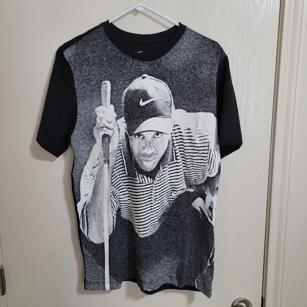 Men Nike athletic shirt sz M new